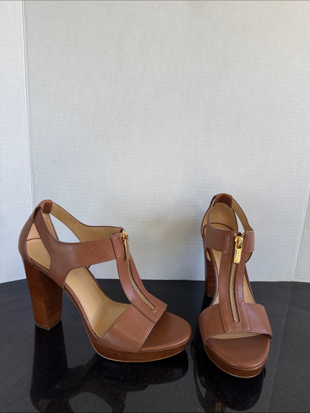 MICHAEL KORS Berkley Leather Chunky Block Heel Sandals Size 9 LIKE NEW